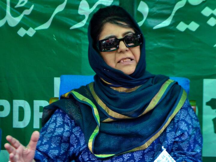 Mehbooba Mufti targets BJP over mushal malik inclusion in pakistan caretaker government ANN 'BJP सीखे कि...', यासीन मलिक की पत्नी मुशाल मलिक को पाकिस्तान में मंत्री का दर्जा दिए जाने पर क्या कुछ बोलीं महबूबा मुफ्ती?