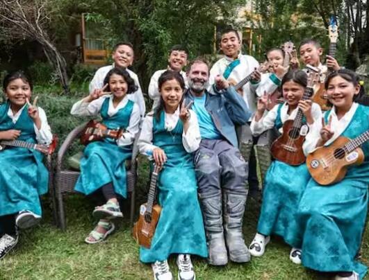 ਐਤਵਾਰ ਨੂੰ ਰਾਹੁਲ ਗਾਂਧੀ ਨੇ ਲੱਦਾਖ 'ਚ ਆਪਣੇ ਪਿਤਾ ਅਤੇ ਸਾਬਕਾ ਪ੍ਰਧਾਨ ਮੰਤਰੀ ਰਾਜੀਵ ਗਾਂਧੀ ਨੂੰ ਉਨ੍ਹਾਂ ਦੀ ਜਯੰਤੀ 'ਤੇ ਸ਼ਰਧਾਂਜਲੀ ਦਿੱਤੀ। ਇਸ ਯਾਤਰਾ 'ਚ ਰਾਹੁਲ ਗਾਂਧੀ ਦੁਕਾਨਦਾਰਾਂ, ਕਿਸਾਨਾਂ ਸਮੇਤ ਆਮ ਲੋਕਾਂ ਨੂੰ ਮਿਲ ਰਹੇ ਹਨ।