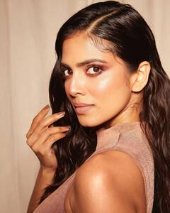 Malavika Mohanan : સ્કિન બોડીકોન ડ્રેસમાં માલવિકા મોહનનનો જોવા મળ્યો હોટ અંદાજ, જુઓ તસવીરો