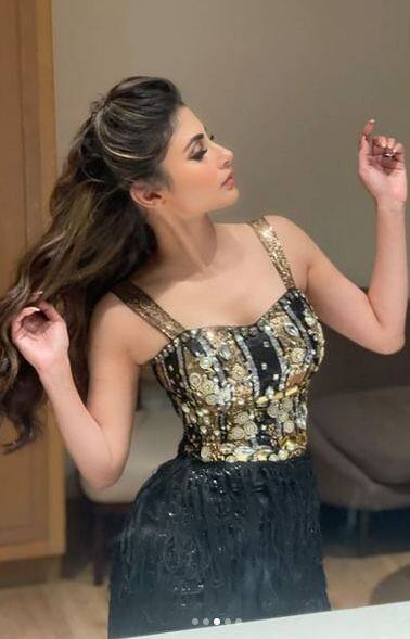 ਮੌਨੀ ਰਾਏ ਨੇ ਬਲੈਕ ਡਰੈੱਸ 'ਚ ਸ਼ੇਅਰ ਕੀਤੀਆਂ ਗਲੈਮਰਸ ਤਸਵੀਰਾਂ