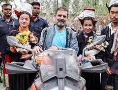 Rahul Gandhi Ladakh Visit: ਬਾਈਕ ਰਾਈਡ, ਬੱਚਿਆਂ ਨਾਲ ਮਸਤੀ...ਲੱਦਾਖ 'ਚ ਨਜ਼ਰ ਆਇਆ ਰਾਹੁਲ ਗਾਂਧੀ ਦਾ ਵੱਖਰਾ ਅੰਦਾਜ਼, ਵੇਖੋ ਤਸਵੀਰਾਂ