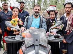 Rahul Gandhi Ladakh Visit: बाइक राइड, बच्चों के साथ मस्ती... लद्दाख में दिखा राहुल गांधी का अलग अंदाज, देखें तस्वीरें