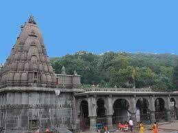 या ज्योतिर्लिंगांमधून पश्चिम महाराष्ट्रातील प्रमुख नद्यांपैकी एक अशी भीमा नदी उगम पावते. भीमाशंकर हे ठिकाण सह्याद्रीच्या प्रमुख रांगेत असून अतिशय घनदाट अरण्याने वेढले गेले आहे.