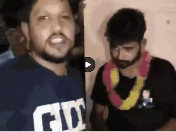 Jalandhar News: ਲੋਕਾਂ ਨੇ ਪੁਲਿਸ ਤੋਂ ਪਹਿਲਾਂ ਚੋਰ ਨੂੰ ਫੜ ਕੇ ਕੀਤਾ ਹਾਰਾਂ ਨਾਲ ਸਨਮਾਨ! ਬੋਲੇ ਪੁਲਿਸ ਕੁੱਟਣ ਤੋਂ ਰੋਕਦੀ, ਇਸ ਲਈ ਪਾਏ ਹਾਰ Jalandhar News: ਲੋਕਾਂ ਨੇ ਪੁਲਿਸ ਤੋਂ ਪਹਿਲਾਂ ਚੋਰ ਨੂੰ ਫੜ ਕੇ ਕੀਤਾ ਹਾਰਾਂ ਨਾਲ ਸਨਮਾਨ! ਬੋਲੇ ਪੁਲਿਸ ਕੁੱਟਣ ਤੋਂ ਰੋਕਦੀ, ਇਸ ਲਈ ਪਾਏ ਹਾਰ
