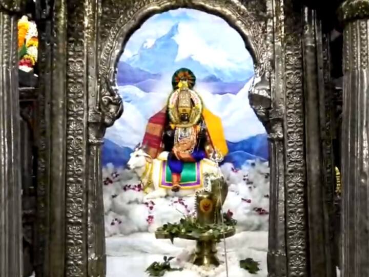 शहरात इतर पर्यटनस्थळांवरही भाविकांची मोठी गर्दी झाली होती.