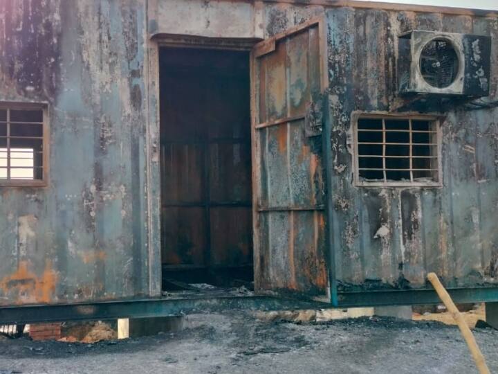 JLT militants set Tubed Kanta house on fire in Latehar beat up employees ANN Latehar News: लातेहार में JLT उग्रवादियों का तांडव, तुबेद कांटा घर में लगाई आग, कर्मचारियों से की मारपीट