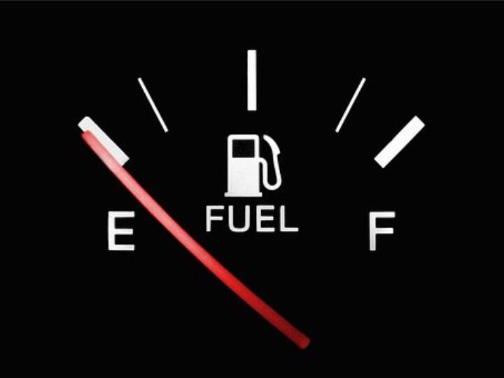 Follow these tips to reduce pocket expense on vehicle fuel car mileage tips Smart Tips: पेट्रोल डीजल के चक्कर में जेब ज्यादा ढीली हो रही है, तो ये खबर आपके काम की है