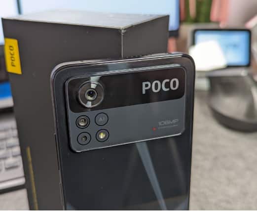 Poco X4 Pro 5G - या फोनचा डिस्प्ले 6.67-इंच, 1080x2400 पिक्सेल आहे तर प्रोसेसर क्वालकॉम स्नॅपड्रॅगन 695 देण्यात आला आहे. रॅम 8 GB , स्टोरेज 128GB, बॅटरी 5000mAh , बॅक तसेच फ्रंट कॅमेरा 64MP + 8MP + 2MP आणि 16MP देण्यात आला आहे. फोनची किंमत 17,990 आहे.