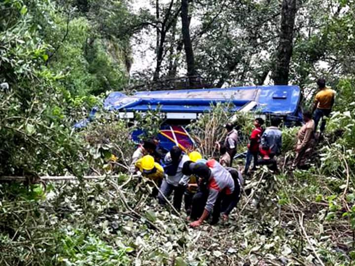 Uttarkashi Bus carrying pilgrims from gujarat fell into ditch returning from Gangotri Uttarakhand News: उत्तरकाशी में बड़ा हादसा, गंगोत्री से लौट रही श्रद्धालुओं से भरी बस खाई में गिरी, 7 की मौत, 28 घायल