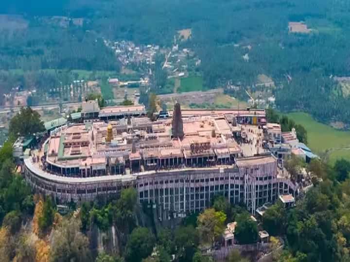 Palani Murugan temple Devotees wait for a long time at for Sami darshan TNN Palani Murugan Temple: முகூர்த்த நாளில் அலை மோதிய கூட்டம்; பழனி கோயிலில் நீண்ட நேரம் காத்திருந்து பக்தர்கள் சாமி தரிசனம்