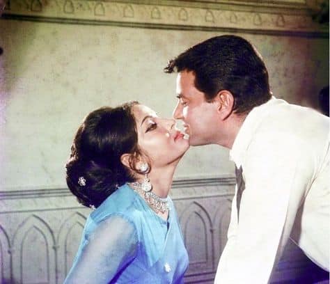 ਇਸ ਦੇ ਨਾਲ ਨਾਲ ਧਰਮਿੰਦਰ ਦਾ ਨਾਂ ਰਾਖੀ ਨਾਲ ਵੀ ਜੋੜਿਆ ਜਾਂਦਾ ਰਿਹਾ ਹੈ।