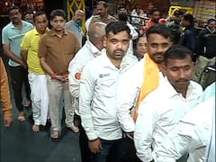 Shravan 2023 : पहिल्या श्रावणी सोमवारनिमित्त पुण्याच्या भीमाशंकर मंदिरात भक्तांची मांदियाळी, मंदिराला आकर्षक फुलांची सजावट