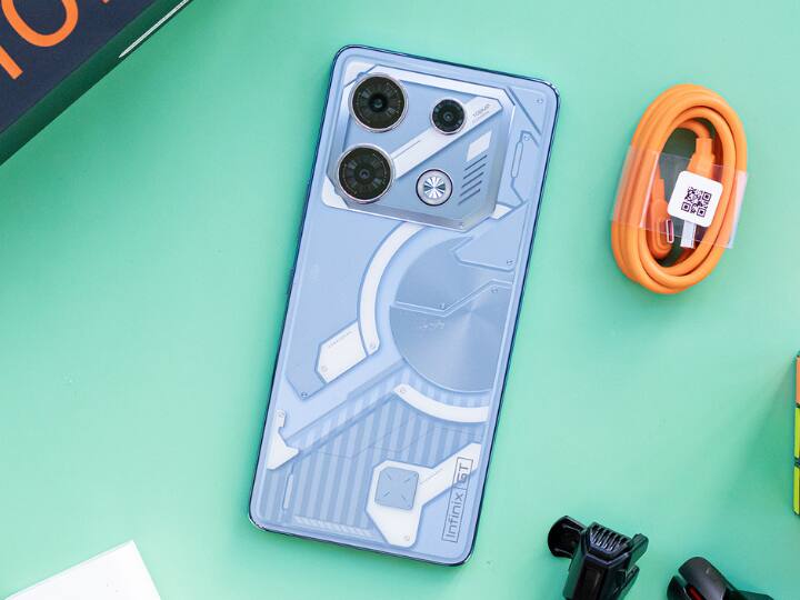 Infinix GT 10 Pro: इस फोन की कीमत 19,999 रुपये है. ये फोन दिखने में नथिंग फोन की तरह लगता है. इसमें ट्रांसपरेंट डिजाइन कंपनी ने रियर साइड पर दिया है. फोन में 8GB रैम और 256GB स्टोरेज के साथ Dimensity 8050 चिपसेट का सपोर्ट मिलता है.