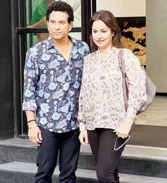 Ghoomar Screening Pics: 'Ghoomar'ના સ્ક્રીનિંગમાં પત્ની સાથે પહોંચ્યો સચિન તેંડુલકર, એક્ટ્રેસ સૈયામી ખેરે ભેટીને કર્યું સ્વાગત