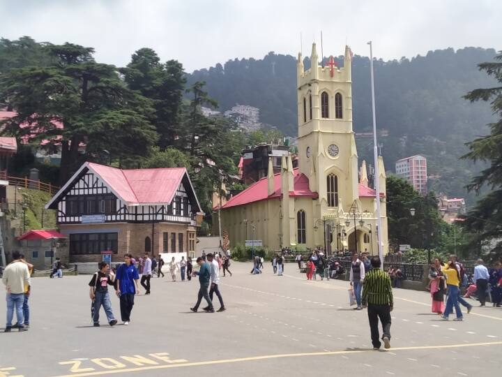 यहां सुबह के समय धूप से लोगों के चेहरे भी खिल उठे. बीते दिनों हिमाचल प्रदेश के अलग-अलग हिस्सों में लगातार हो रही बारिश का असर राजधानी में भी देखने को मिल रहा था.