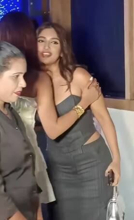 करण और शिल्पा का ये रेस्टोरेंट परमनेंटली इस वजह से बंद किया गया क्योंकि इसे री-डेवलेपमेंट के लिए दिया जा रहा है. ऐसे में आखिरी बार यहां डिनर पर भूमि पेडनेकर भी पहुंचीं.