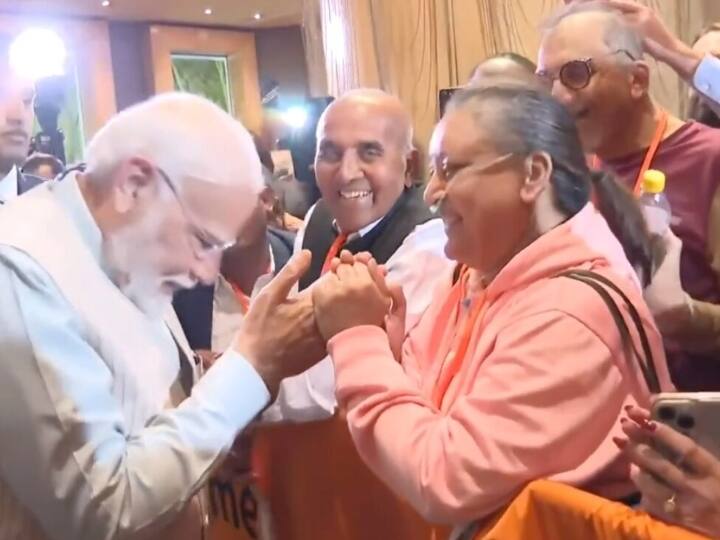 दक्षिण अफ्रीका के राष्ट्रपति सिरिल रामाफोसा के निमंत्रण पर मोदी 22 से 24 अगस्त तक इस देश की यात्रा पर हैं. अफ्रीका 2019 के बाद ब्रिक्स देशों (ब्राजील, रूस, भारत, चीन और दक्षिण अफ्रीका) के पहले प्रत्यक्ष सम्मेलन की मेजबानी कर रहा है.