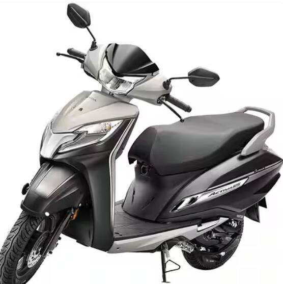 ਜੁਲਾਈ 'ਚ ਗਾਹਕਾਂ ਵੱਲੋਂ ਸਭ ਤੋਂ ਜ਼ਿਆਦਾ ਖਰੀਦੇ ਗਏ ਸਕੂਟਰਾਂ ਦੀ ਗੱਲ ਕਰੀਏ ਤਾਂ ਇਸ ਸੂਚੀ 'ਚ ਪਹਿਲਾ ਨੰਬਰ ਹੌਂਡਾ ਐਕਟਿਵਾ ਦਾ ਹੈ। ਪਿਛਲੇ ਮਹੀਨੇ ਇਸ ਸਕੂਟਰ ਦੇ 1,35,327 ਯੂਨਿਟ ਵੇਚੇ ਗਏ ਸਨ।