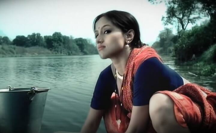 सना जब बिग बॉस के घर के अंदर पहुंची थीं तब भी वे कॉन्ट्रोवर्सी में फंसी थी. शो में आशका गोरडिया भी उनकी को-कंटेस्टेंट थीं