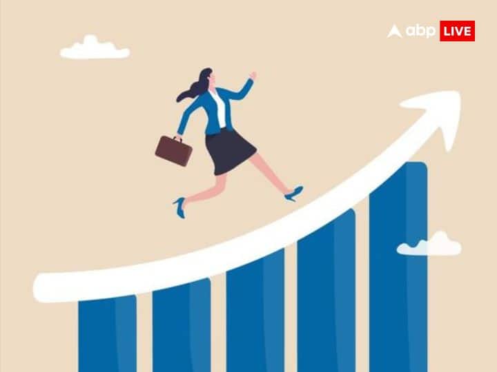 नौकरी या कारोबार में परेशानी आ रही है तो किसी भी शुक्रवार की रात काले चने भिगो दें और अगले दिन यानि शनिवार को काले कपड़े में कच्चा कोयला, काले चने और एक लोहे की पत्ती लपेटकर शनि मंदिर में दान कर दें. शनि दोष की वजह से नौकरी, बिजनेस में आ रही हर अड़चन दूर हो सकती है.