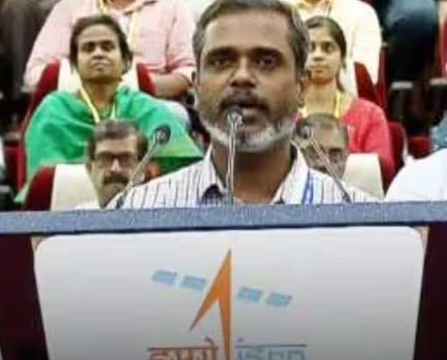 P Veeramuthuvel, પ્રોજેક્ટ ડાયરેક્ટર, ચંદ્રયાન-3: P Veeramuthuvel એ  2019માં ચંદ્રયાન-3 પ્રોજેક્ટ ડિરેક્ટર તરીકેનો કાર્યભાર સંભાળ્યો હતો. તેમણે હાલના ISRO હેડક્વાર્ટર ખાતે સ્પેસ ઈન્ફ્રાસ્ટ્રક્ચર પ્રોગ્રામ ઓફિસમાં ડેપ્યુટી ડિરેક્ટર તરીકે સેવા આપી હતી. P Veeramuthuvel ચંદ્રયાન-2 મિશનમાં પણ મહત્વની ભૂમિકા ભજવી હતી.