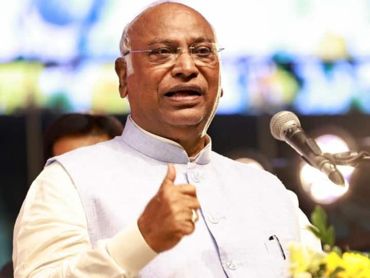 Madhya Pradesh Assembly Elections 2023 Congress President Mallikarjun Kharge's public meeting in Sagar today ANN MP Election 2023: मल्लिकार्जुन खरगे की सागर में जनसभा आज, मध्य प्रदेश के बुंदेलखंड की लड़ाई में कहां खड़ी है कांग्रेस