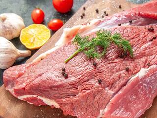 रेड मीट ज्यादा खाने से हड्डियां और शरीर में हो सकती है गड़बड़ी, स्टडी में हुआ खुलासा