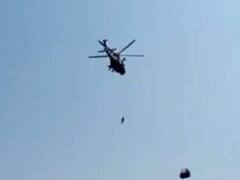 पाकिस्तान में 900 फीट ऊंचाई पर खतरे में आठ जिंदगियां, सेना हेलीकॉप्टर की मदद से कर रही जान बचाने का प्रयास