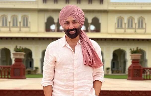 ਇਸ 'ਤੇ ਇੱਕ ਮੀਡੀਆ ਸ਼ੋਅ 'ਚ ਗੱਲ ਕਰਦੇ ਹੋਏ ਸੰਨੀ ਦਿਓਲ ਨੇ ਕਿਹਾ ਸੀ ਕਿ ਉਸ ਨੂੰ ਬ੍ਰਾਂਡਿੰਗ ਕਰਨਾ ਨਹੀਂ ਆਉਂਦੀ ਸੀ। ਇਸ ਲਈ ਦੂਜੇ ਅਦਾਕਾਰ ਉਨ੍ਹਾਂ ਤੋਂ ਅੱਗੇ ਨਿਕਲ ਜਾਂਦੇ ਸਨ।