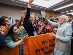 BRICS Summit: साउथ अफ्रीका के जोहान्सबर्ग में खास अंदाज में हुआ पीएम मोदी का स्वागत, देखें तस्वीरें