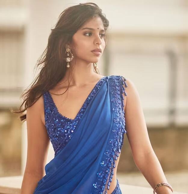 શાહરૂખ ખાનની દીકરી સુહાના ખાન ટૂંક સમયમાં બોલિવૂડમાં ડેબ્યૂ કરશે. સુહાના ખાન ઝોયા અખ્તર દ્વારા નિર્દેશિત ફિલ્મ 'ધ આર્ચીઝ'થી બોલિવૂડમાં ડેબ્યૂ કરશે. બીજી તરફ તેની પ્રથમ ફિલ્મની રિલીઝ પહેલા જ તેની પાસે બીજી ફિલ્મ આવી ગઇ છે. તે સુજોય ઘોષ દ્વારા દિગ્દર્શિત ફિલ્મમાં તેના પિતા શાહરૂખ ખાનની સામે જોવા મળશે.