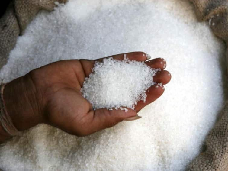 agriculture news Estimated production of 330 lakh metric tonnes of sugar in India Sugar : यावर्षी भारतात 330 लाख मेट्रीक टन साखरेचं उत्पादन होण्याचा अंदाज, देशांतर्गत मागणी पूर्ण करण्यासाठी पुरेसा साठा  