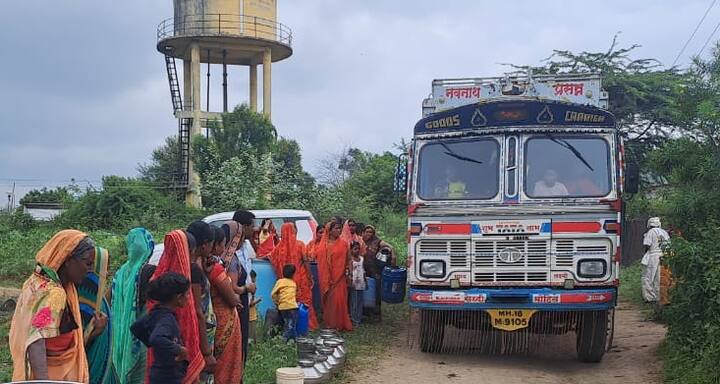 आशिया खंडातील सर्वात मोठं मातीचं धरण म्हणून ओळख असलेलं जायकवाडी धरण ज्या पैठण तालुक्यात आहे, तेथील पाण्याचा प्रश्न आता गंभीर होत चालला आहे.