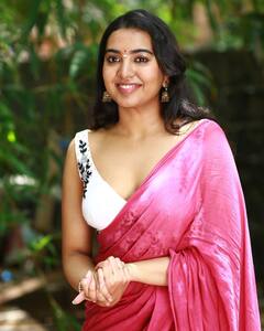 Shivathmika Rajashekar: పింక్ శారీలో అందమైన 'దొరసాని'