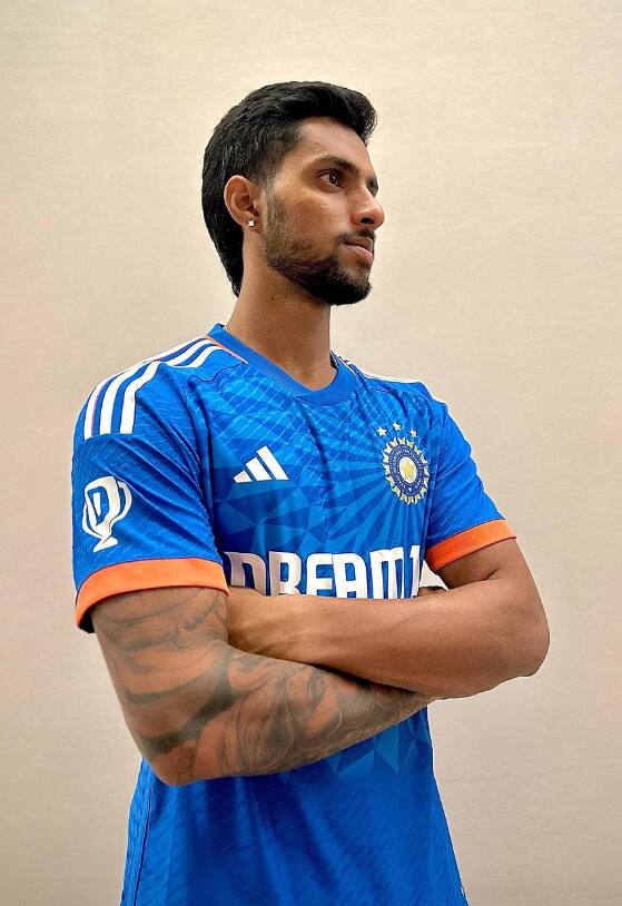 அவர் மும்பை அணிக்காக சிறப்பாக விளையாடுவதை பார்த்த இந்திய கிரிக்கெட் வாரியம் தற்போது இவருக்கு வாய்ப்பளித்துள்ளது.