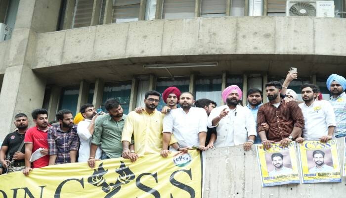 Aam Aadmi Party expands its student union CYSS in view of PU student union elections AAP ਨੇ ਪੀਯੂ ਵਿਦਿਆਰਥੀ ਯੂਨੀਅਨ ਚੋਣਾਂ ਦੇ ਮੱਦੇਨਜ਼ਰ ਆਪਣੀ ਵਿਦਿਆਰਥੀ ਯੂਨੀਅਨ ਸੀਵਾਈਐਸਐਸ ਦੇ ਸੰਗਠਨ ਦਾ ਕੀਤਾ ਵਿਸਤਾਰ