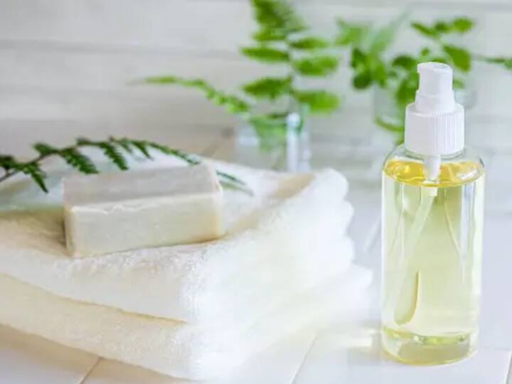 க்ளென்சர் - பெரும்பாலான ஃபேஸ் வாஷ்களோ, க்ளென்சர்களோ 1 ஆண்டு காலம் வரை நன்றாக இருக்கும். பிறகு அதனுள் எதாவது கட்டிகளோ அல்லது நிற மாற்றம் தென்பட்டால் அதனை உடனடியாக தூக்கி எறிந்திடுங்கள்.