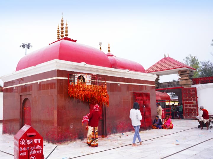 Thawe Mandir History: Lalu Prasad Yadav and Rabri Devi Visit Thawe Temple Gopalganj Today ann Thawe Mandir History: जिस थावे मंदिर में आज लालू-राबड़ी करेंगे दर्शन उसका क्या है इतिहास? भक्त की पुकार पर प्रकट हुई थीं देवी