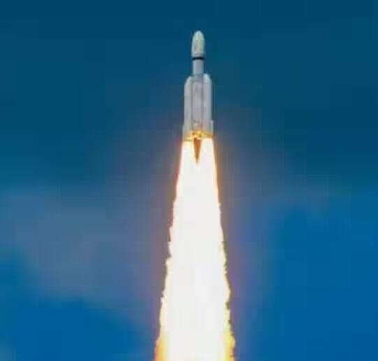 અન્ય મુખ્ય અધિકારીઓમાં મિશન ડિરેક્ટર મોહન કુમારની આગેવાની હેઠળની ટીમનો સમાવેશ થાય છે.