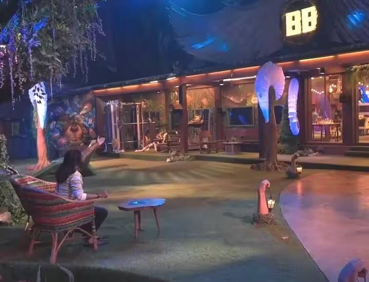 ਬਿੱਗ ਬੌਸ ਭਾਰਤੀ ਟੈਲੀਵਿਜ਼ਨ ਵਿੱਚ ਇੱਕ ਸੁਪਰਹਿੱਟ ਰਿਐਲਿਟੀ ਸ਼ੋਅ ਹੈ। ਇਸ ਸ਼ੋਅ ਦੀ ਰੇਟਿੰਗ ਵੀ ਬਹੁਤ ਉੱਚੀ ਜਾਂਦੀ ਹੈ। ਇਸ ਸ਼ੋਅ ਦੇ 16 ਸੀਜ਼ਨ ਹੋ ਚੁੱਕੇ ਹਨ, ਇਹ OTT 'ਤੇ ਵੀ ਸ਼ੁਰੂ ਹੋ ਚੁੱਕਾ ਹੈ। ਇਹ ਸ਼ੋਅ ਦੇਸ਼ ਭਰ ਵਿੱਚ ਕਈ ਵੱਖ-ਵੱਖ ਭਾਸ਼ਾਵਾਂ ਵਿੱਚ ਚਲਾਇਆ ਜਾ ਰਿਹਾ ਹੈ।