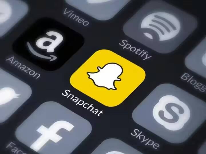 સ્નેપચેટ અને સ્પૉટીફાય - Snapchat અને Spotify પણ લોકપ્રિય એપમાં સામેલ છે. Snapchat તેના અદૃશ્ય થઈ રહેલા સંદેશાઓ અને AR ફિલ્ટર્સ માટે જાણીતી છે. Spotify એપ્લિકેશન દ્વારા યૂઝર્સ પોતાના મનપસંદ ઓડિયો સાંભળી શકે છે.