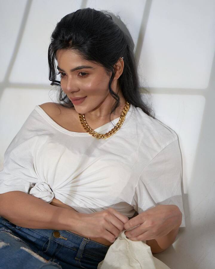 దివ్య భారతి అందమైన ఫోటోలు -Image credit: Divya Bharathi/Instagram