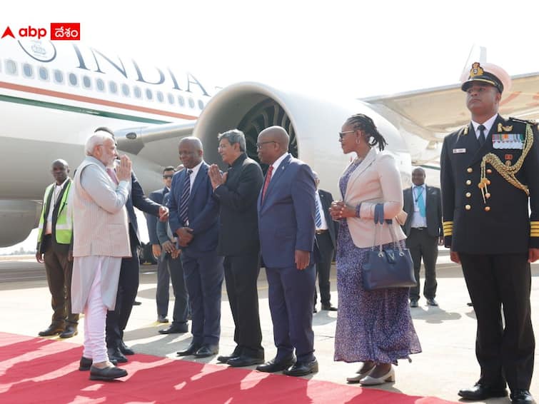 PM Modi Receives Ceremonial Welcome In South Africa Ahead Of BRICS Summit watch BRICS Summit 2023: దక్షిణాఫ్రికాలో ప్రధాని మోదీకి ఘన స్వాగతం, హారతి పళ్లెంతో వచ్చిన బుడ్డోడు  Watch Video