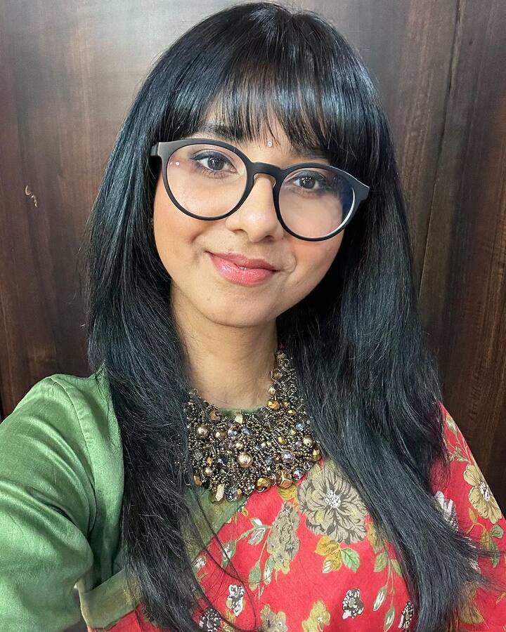 இவர் முன்னணி இசையமைப்பாளர்களோடு இணைந்து பல திரைப்பாடல்களை பாடியுள்ளார்.