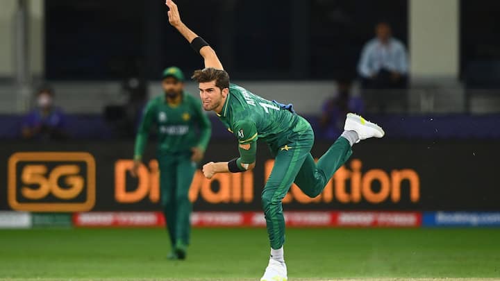 তবে পাকিস্তানের তারকা বোলার শাহিন শাহ আফ্রিদিকে দলে রাখেননি শিখর। তাঁর এই সিদ্ধান্তের কারণও বিস্তারে জানান তারকা ক্রিকেটার।