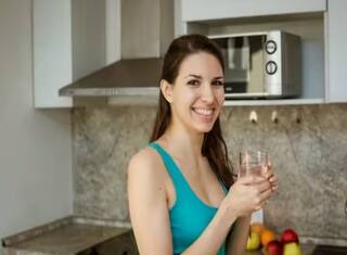 Health: ਜੇਕਰ ਤੁਸੀਂ ਵੀ ਖਾਣਾ ਖਾਣ ਤੋਂ ਤੁਰੰਤ ਬਾਅਦ ਪੀਂਦੇ ਹੋ ਪਾਣੀ, ਤਾਂ ਕਰ ਦਿਓ ਬੰਦ, ਨਹੀਂ ਤਾਂ ਇਹ ਬਿਮਾਰੀਆਂ ਪੈ ਜਾਣਗੀਆਂ ਪੱਲੇ