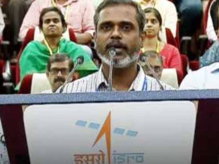 पी वीरमुथुवेल (P Veeramuthuvel), परियोजना निदेशक, चंद्रयान-3 : पी वीरमुथुवेल ने 2019 में चंद्रयान -3 प्रोजेक्ट डायरेक्टर के रूप में कार्यभार संभाला. उन्होंने वर्तमान इसरो मुख्यालय में स्पेस इंफ्रास्ट्रक्चर प्रोग्राम कार्यालय में उप निदेशक के रूप में कार्य किया. वीरमुथुवेल ने चंद्रयान -2 मिशन में भी महत्वपूर्ण भूमिका निभाई थी.