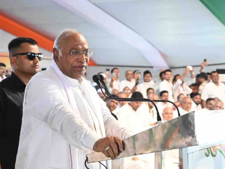 MP Assembly Elections 2023 congress conduct caste census in mp after winning assembly polls mallikarjun kharge ann MP Election 2023: एमपी में मल्लिकार्जुन खरगे का पहला चुनावी दौरा, संत रविदास के बहाने पीएम मोदी और शिवराज सरकार पर साधा निशाना