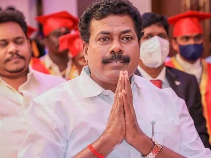 Salem case has been registered against PMK MLA and his family under 6 counts including dowry abuse TNN வரதட்சணை கொடுமை; கொலை மிரட்டல் - பாமக எம்எல்ஏ குடும்பத்துடன் தலைமறைவு