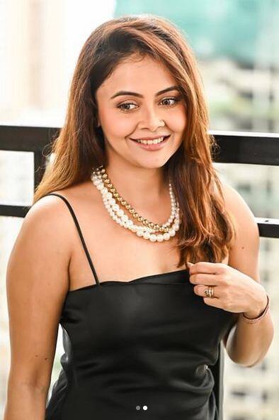 ਟੀਵੀ 'ਤੇ 'ਗੋਪੀ ਬਹੂ' ਦੇ ਨਾਂ ਨਾਲ ਮਸ਼ਹੂਰ ਅਦਾਕਾਰਾ ਦੇਵੋਲੀਨਾ ਭੱਟਾਚਾਰੀਆ 22 ਅਗਸਤ ਨੂੰ ਆਪਣਾ 38ਵਾਂ ਜਨਮਦਿਨ ਮਨਾ ਰਹੀ ਹੈ। ਬਿੱਗ ਬੌਸ 13 ਦਾ ਹਿੱਸਾ ਰਹਿ ਚੁੱਕੀ ਦੇਵੋਲੀਨਾ ਕਈ ਟੀਵੀ ਸ਼ੋਅਜ਼ ਵਿੱਚ ਨਜ਼ਰ ਆ ਚੁੱਕੀ ਹੈ ਅਤੇ ਉਸ ਦੀ ਅਦਾਕਾਰੀ ਦਿਲਾਂ ਨੂੰ ਜਿੱਤ ਰਹੀ ਹੈ।